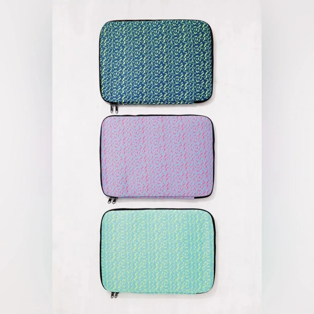 This is ‘Pixel Marble Case Macbook Pro 13 Zip Pouch’ from UO.